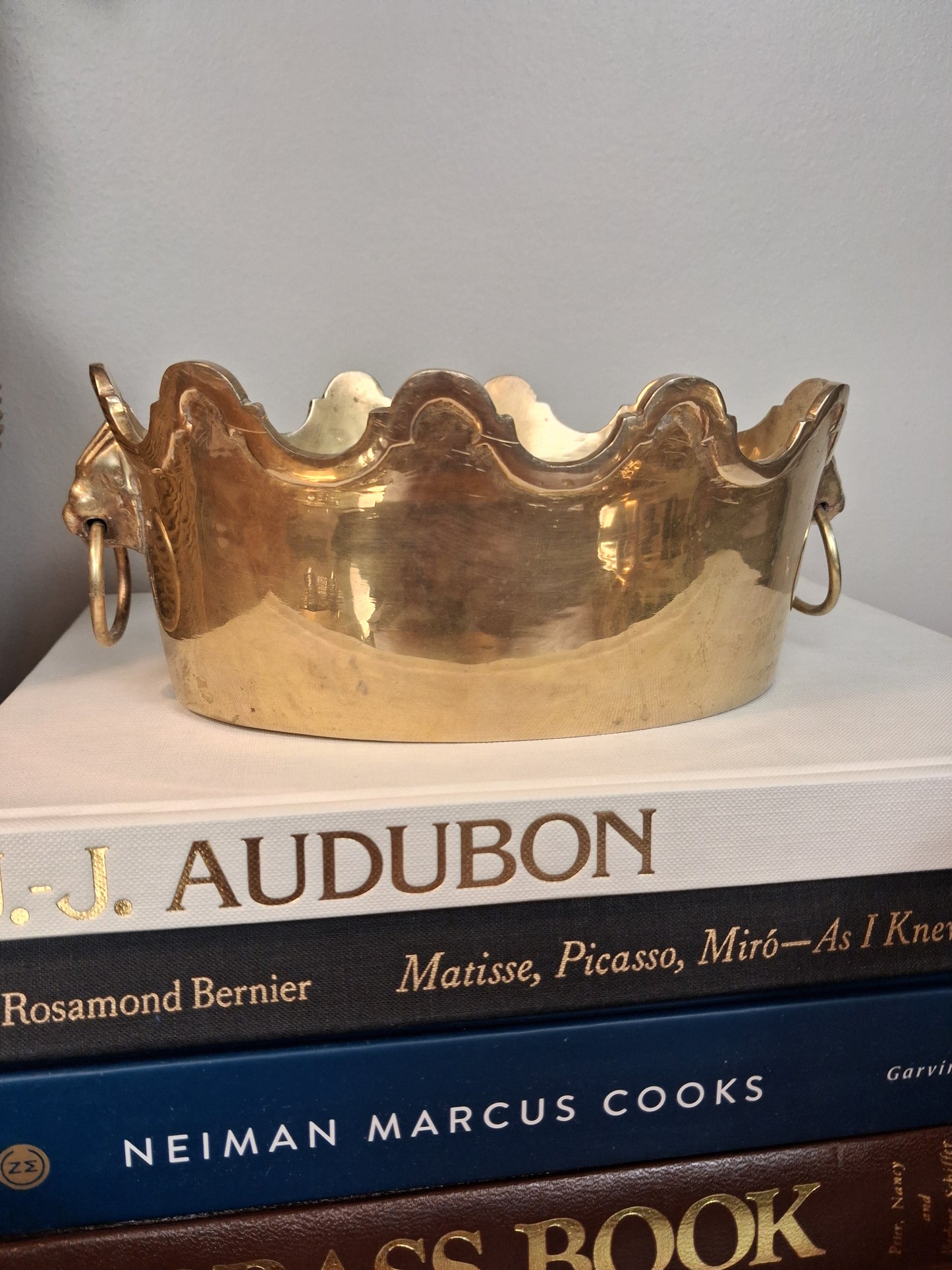 Brass jardiniere with crown-form scalloped rim